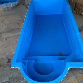 Piscina rectangular con jacuzzi 7,6 x 3,4 prof. 1,0 a 1,70